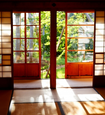 Looking out from the engawa, people could enjoy the beauty of each season while staying inside their homes