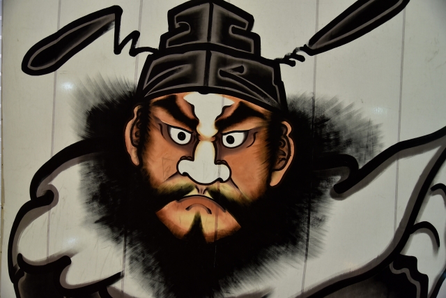 This historical image shows Shōki (鍾馗), a legendary figure traditionally believed to protect people from evil and disease.

Shōki became especially associated with protection against epidemics and was often depicted as a powerful figure who drives away demons. Images of Shōki were placed in or around homes as a form of protection.