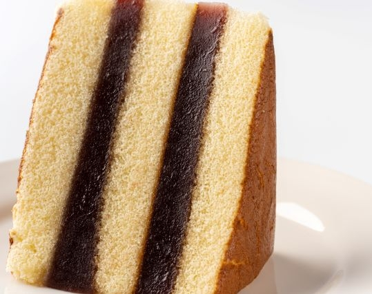 Siberia, a Japanese sweet made by sandwiching yokan between layers of castella sponge cake.